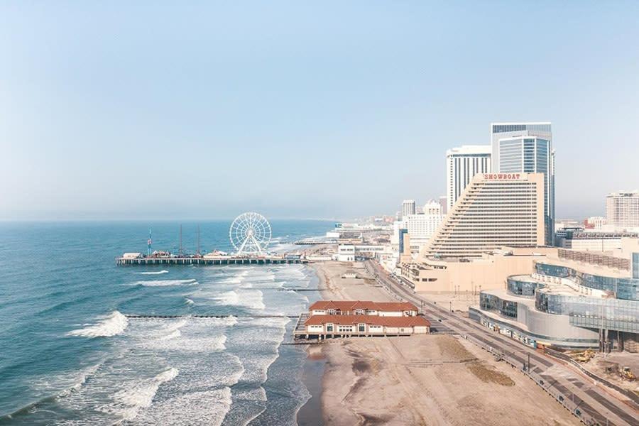 2br 3ba Beachfront In Town Cozysuites Apartment