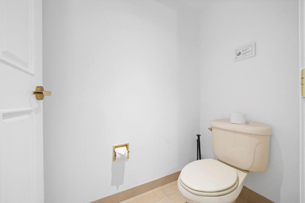 2br 3ba Beachfront In Town Cozysuites Apartment *