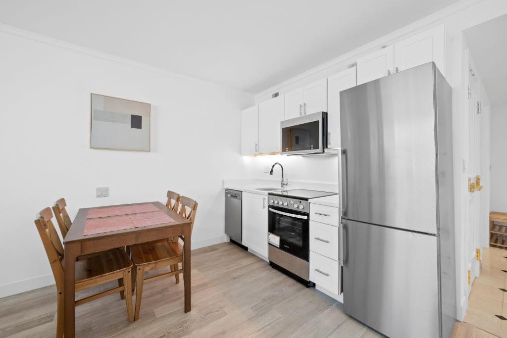 2br 3ba Beachfront In Town Cozysuites Apartment *